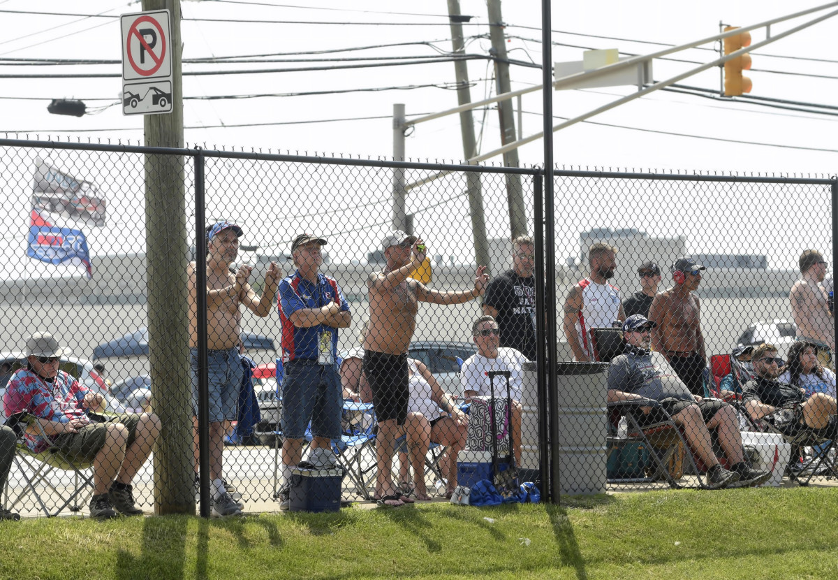 indy-500-fans